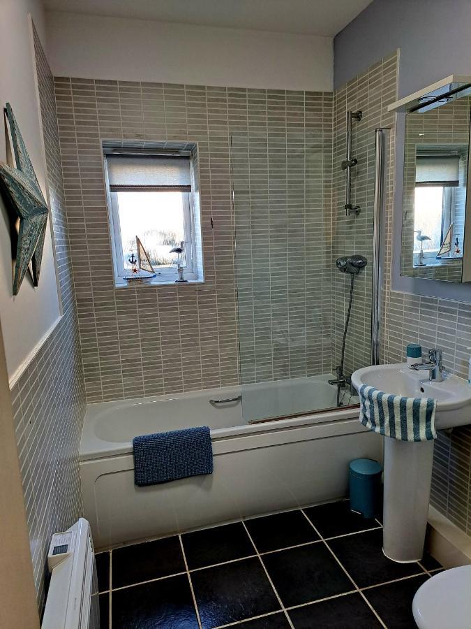 Coastal Apartment With Beach On Your Doorstep! Llanelli Exterior photo