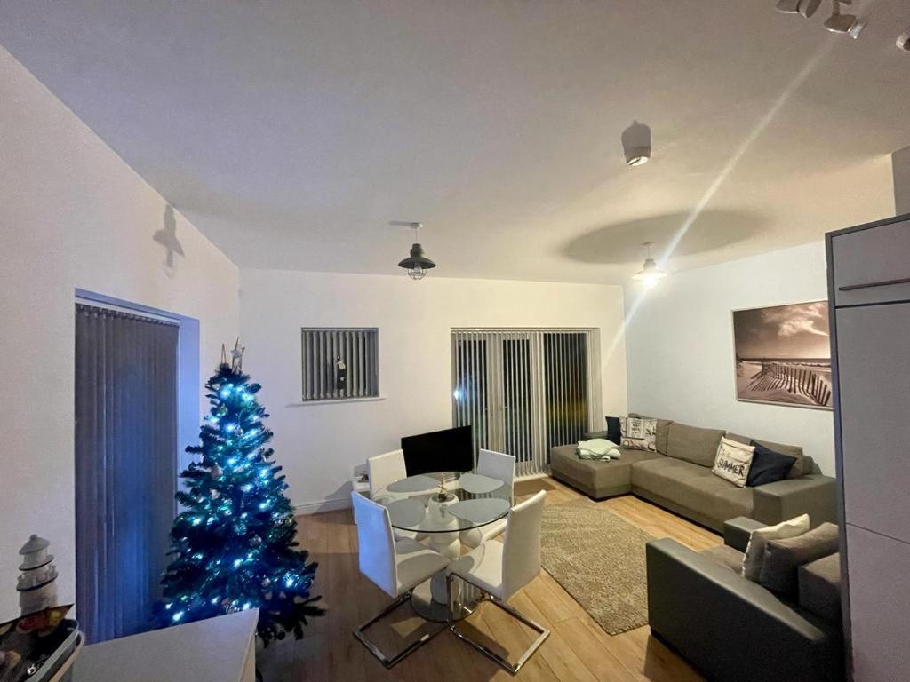 Coastal Apartment With Beach On Your Doorstep! Llanelli Exterior photo